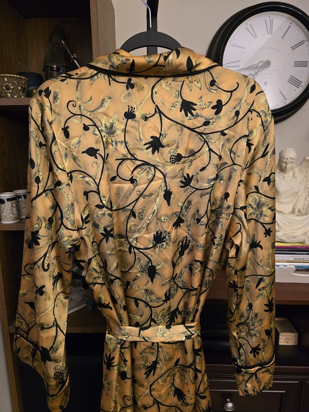 Natori Satin Floral Robe Gold Black Long Wrap Kimono Tie Waist Loungewear Size M - Picture 6 of 6